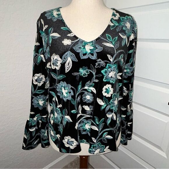 Karen Kane Tops - Karen Kane Floral Print Embroidered Bell Sleeve Blouse Shirt Top